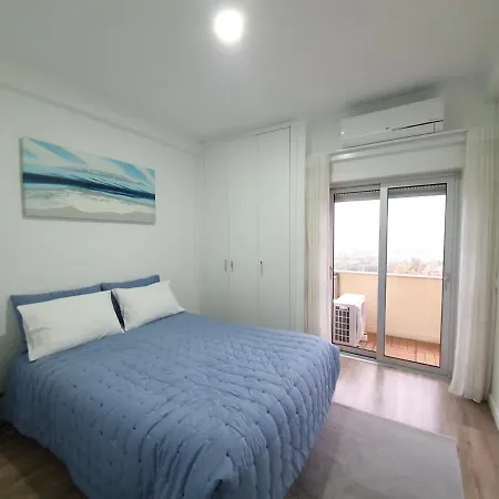 Coimbra's Black & White Apartment