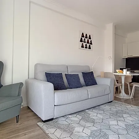 Coimbra's Black & White Apartament *