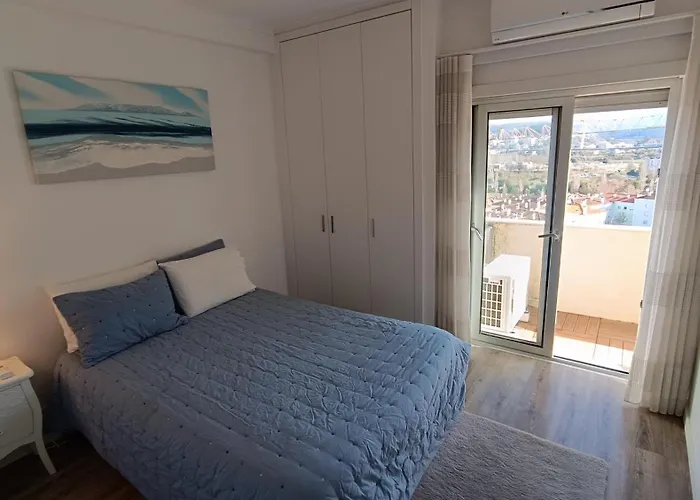 Coimbra's Black & White Coimbra