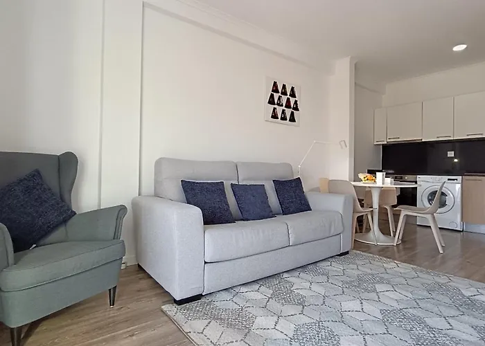 Coimbra's Black & White Apartman *