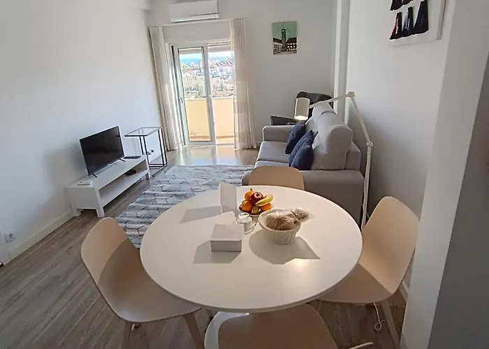 Coimbra's Black & White Apartman